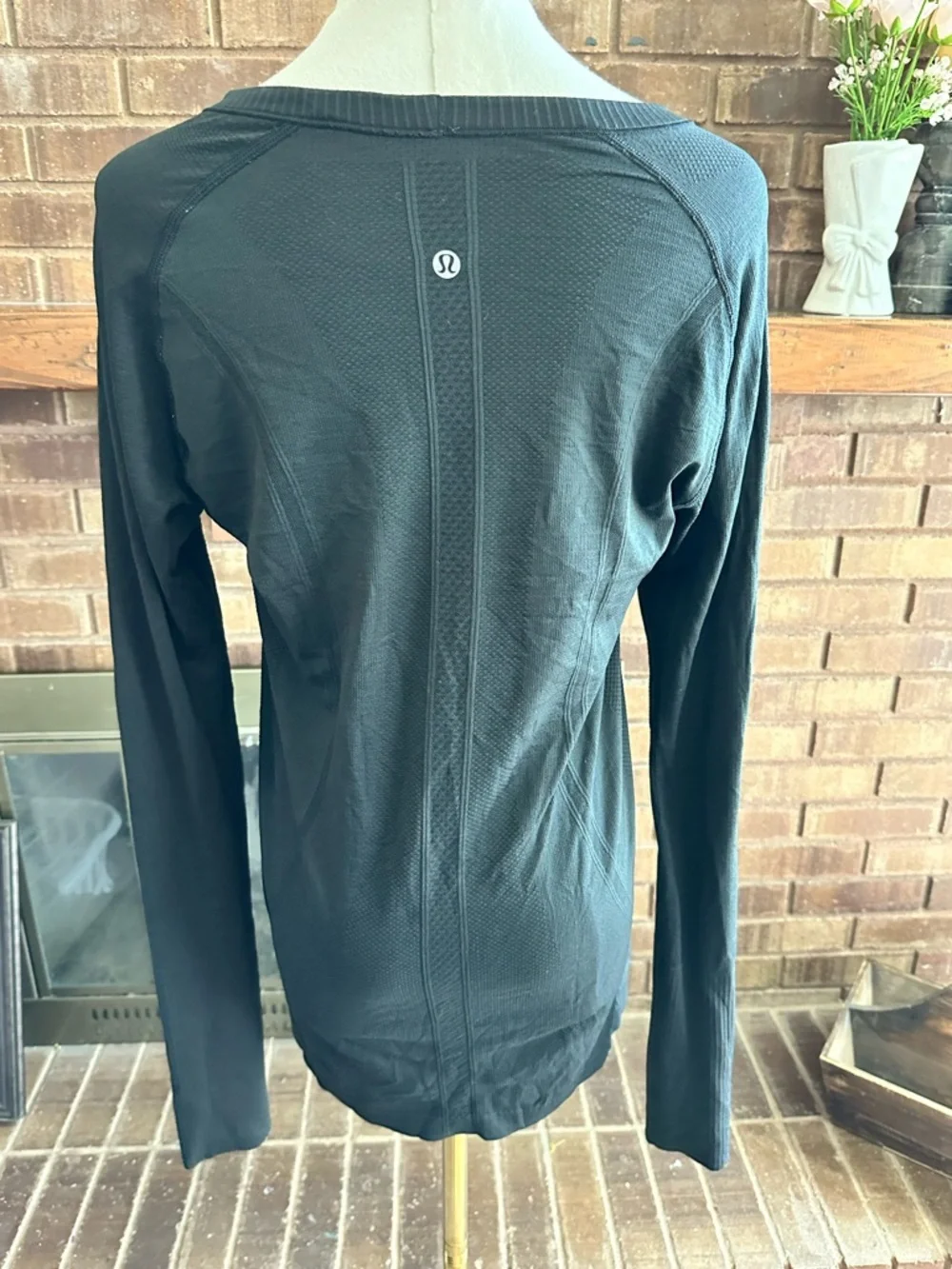 Lululemon Swiftly Tech Long Sleeve Shirt 2.0 Black Size 10